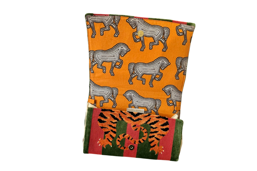 ENVELOPE CLUTCH WITH TIGER PRINT